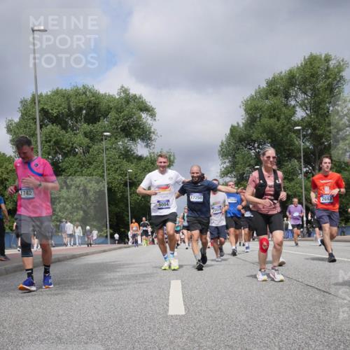 29.06.2025 - hella hamburg halbmarathon Luisa Fischer http://msf.ph/oto/8466412 29.06.2025 10:42:01 Kennedybrücke 1742, 2, 9004, 17250, 12028, 15644, 2693, 3000, 1457, 1721, 2486, 2693, 2786, 3216, 3242, 4139, 4155, 4259, 4260, 5085, 5089, 5155, 7117, 7561, 8635, 8747, 9004 meine-sportfotos.de