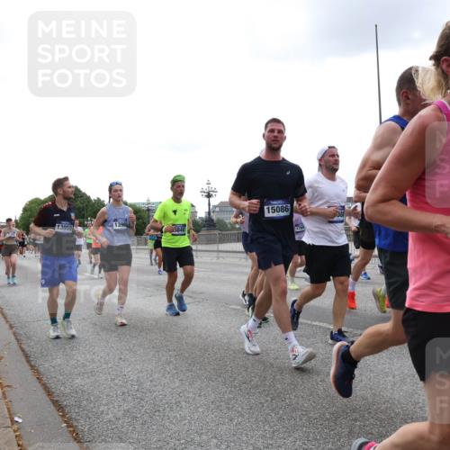 29.06.2025 - hella hamburg halbmarathon Lena Gebhardt http://msf.ph/oto/8466418 29.06.2025 10:32:32 Lombardsbrücke 13960, 13959, 3840, 15086, 1788, 9765, 1199, 1237, 1311, 1640, 1987, 2059, 2349, 2943, 3022, 3365, 3653, 3660, 3670, 3707, 3753, 3778, 3822, 4314, 4365, 4446, 4605, 4857, 4924, 5496, 5658, 5743, 5783, 5871, 5941, 6218, 6228, 6252, 6312, 6315, 7135, 7239, 7308, 7309, 7387, 7468, 7531, 7535, 7570, 7633, 7702, 7749, 7750, 7789, 8124, 8127, 8175, 8303, 8625, 8787, 8840, 8914, 8993, 9010, 9125, 9188, 9206, 10002, 10013, 10048, 10277 meine-sportfotos.de