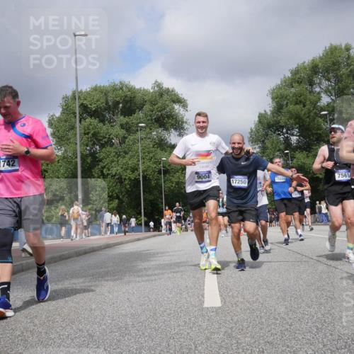 29.06.2025 - hella hamburg halbmarathon Luisa Fischer http://msf.ph/oto/8466462 29.06.2025 10:42:02 Kennedybrücke 1742, 9004, 17250, 28, 15644, 12072, 7561, 1457, 1721, 2486, 2693, 2786, 3216, 4139, 4155, 4259, 4260, 5089, 5155, 7561, 8635, 8747, 9004 meine-sportfotos.de
