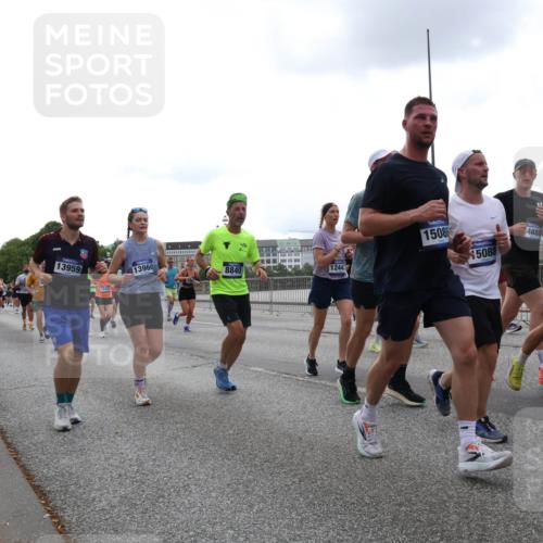 29.06.2025 - hella hamburg halbmarathon Lena Gebhardt http://msf.ph/oto/8466473 29.06.2025 10:32:32 Lombardsbrücke 15086, 13950, 1508, 1199, 1237, 1311, 1640, 1987, 2059, 2349, 2943, 3022, 3365, 3653, 3660, 3670, 3707, 3753, 3778, 3822, 4314, 4365, 4446, 4605, 4857, 4924, 5496, 5658, 5743, 5783, 5871, 5941, 6218, 6228, 6252, 6312, 6315, 7135, 7239, 7308, 7309, 7387, 7468, 7531, 7535, 7570, 7633, 7702, 7749, 7750, 7789, 8124, 8127, 8175, 8303, 8625, 8787, 8840, 8914, 8993, 9010, 9125, 9188, 9206, 10002, 10013, 10048, 10277 meine-sportfotos.de