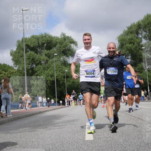 29.06.2025 - hella hamburg halbmarathon Luisa Fischer http://msf.ph/oto/8466479 29.06.2025 10:42:03 Kennedybrücke 9004, 17250, 1564, 12072, 7561, 1457, 1721, 2486, 2693, 2786, 3216, 4139, 4155, 4259, 4260, 5155, 7561, 9004 meine-sportfotos.de