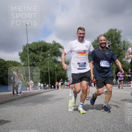 29.06.2025 - hella hamburg halbmarathon Luisa Fischer http://msf.ph/oto/8466494 29.06.2025 10:42:03 Kennedybrücke 9004, 7561, 17250, 1457, 1721, 2486, 2693, 2786, 3216, 4139, 4155, 4259, 4260, 5155, 7561, 9004 meine-sportfotos.de