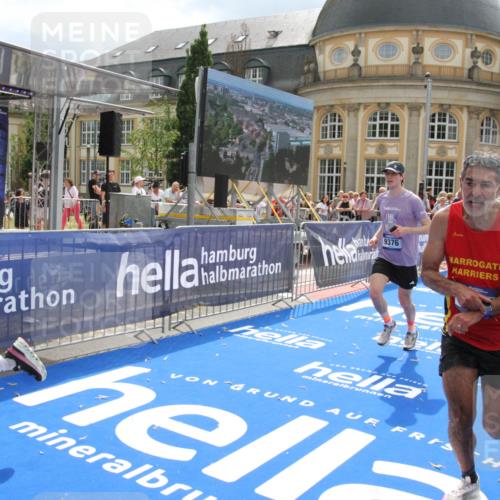 29.06.2025 - hella hamburg halbmarathon Michael Strokosch http://msf.ph/oto/8466571 29.06.2025 10:34:14 Ziel 7884, 7901, 9376, 11202, 13066, 17751, 18906 meine-sportfotos.de
