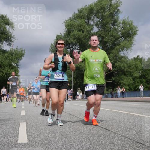 29.06.2025 - hella hamburg halbmarathon Luisa Fischer http://msf.ph/oto/8466632 29.06.2025 10:42:08 Kennedybrücke 2576, 6465, 3216, 14, 12577, 1856, 3216, 3307, 3726, 5617, 5684, 7589 meine-sportfotos.de