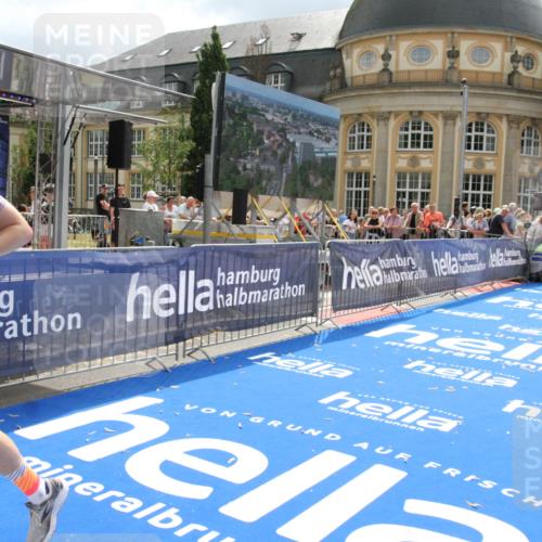 29.06.2025 - hella hamburg halbmarathon Michael Strokosch http://msf.ph/oto/8466648 29.06.2025 10:34:15 Ziel 1080, 3005, 7884, 7901, 9376, 11202, 17751, 18906 meine-sportfotos.de