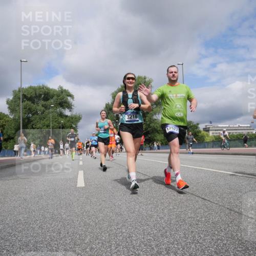 29.06.2025 - hella hamburg halbmarathon Luisa Fischer http://msf.ph/oto/8466660 29.06.2025 10:42:08 Kennedybrücke 14557, 3216, 12577, 1856, 3216, 3307, 3726, 5617, 5684, 7589 meine-sportfotos.de