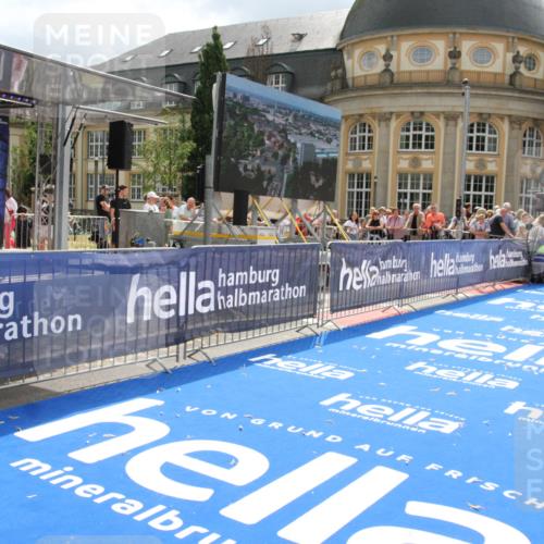 29.06.2025 - hella hamburg halbmarathon Michael Strokosch http://msf.ph/oto/8466672 29.06.2025 10:34:16 Ziel 1080, 3005, 7884, 7901, 9376, 17751, 18906 meine-sportfotos.de