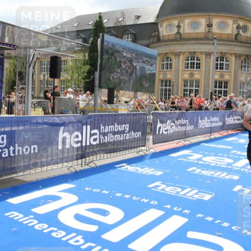 29.06.2025 - hella hamburg halbmarathon Michael Strokosch http://msf.ph/oto/8466686 29.06.2025 10:34:16 Ziel 1080, 3005, 7884, 7901, 9376, 17751, 18906 meine-sportfotos.de