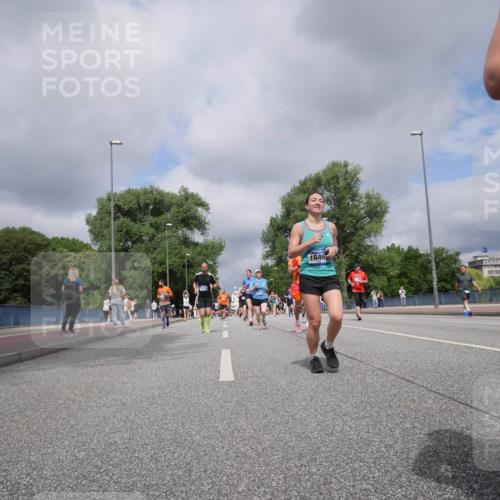 29.06.2025 - hella hamburg halbmarathon Luisa Fischer http://msf.ph/oto/8466694 29.06.2025 10:42:09 Kennedybrücke 2576, 1646, 1856, 3216, 3307, 3726, 5617, 5684, 7589 meine-sportfotos.de