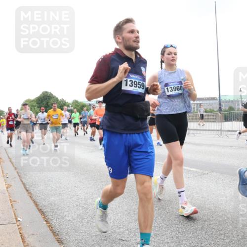 29.06.2025 - hella hamburg halbmarathon Lena Gebhardt http://msf.ph/oto/8466767 29.06.2025 10:32:33 Lombardsbrücke 11972, 9, 13959, 13960, 1199, 1237, 1640, 1987, 2059, 2349, 2943, 3022, 3365, 3422, 3653, 3660, 3670, 3707, 3753, 3778, 3822, 4314, 4365, 4446, 4605, 4857, 4924, 5496, 5658, 5743, 5783, 5871, 5941, 6218, 6228, 6252, 6312, 6315, 7135, 7239, 7308, 7309, 7387, 7468, 7531, 7535, 7570, 7633, 7702, 7749, 7750, 8124, 8127, 8175, 8303, 8625, 8787, 8840, 8914, 8993, 9010, 9125, 9188, 9206, 10002, 10013, 10048, 10277 meine-sportfotos.de
