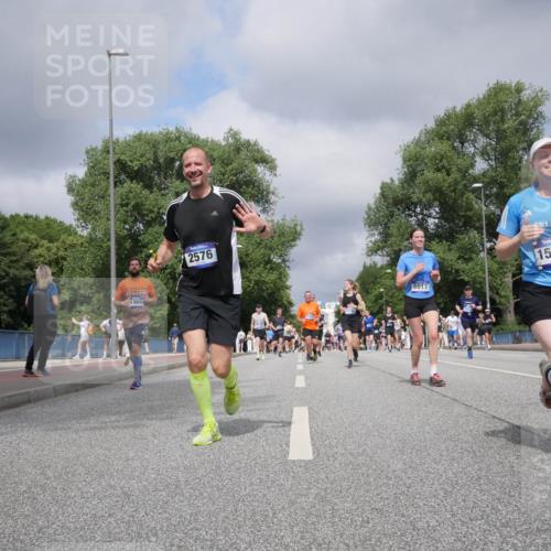29.06.2025 - hella hamburg halbmarathon Luisa Fischer http://msf.ph/oto/8466791 29.06.2025 10:42:12 Kennedybrücke 1966, 2576, 5617, 15755, 68, 1856, 2524, 3307, 3726, 4603, 4964, 5617, 5684, 5735, 7350, 7589 meine-sportfotos.de