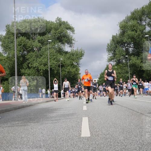 29.06.2025 - hella hamburg halbmarathon Luisa Fischer http://msf.ph/oto/8466840 29.06.2025 10:42:13 Kennedybrücke 1966, 11059, 12722, 5617, 1451, 1856, 2524, 3307, 3726, 4028, 4603, 4964, 5617, 5684, 5735, 7341, 7350, 7589 meine-sportfotos.de
