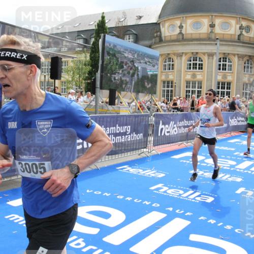 29.06.2025 - hella hamburg halbmarathon Michael Strokosch http://msf.ph/oto/8466894 29.06.2025 10:34:21 Ziel 1002, 1080, 3005, 7901, 14784, 18906 meine-sportfotos.de