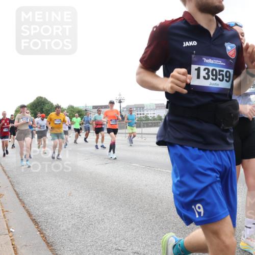 29.06.2025 - hella hamburg halbmarathon Lena Gebhardt http://msf.ph/oto/8466918 29.06.2025 10:32:34 Lombardsbrücke 1199, 6228, 11972, 13335, 13959, 19, 1199, 1237, 1640, 1987, 2059, 2349, 2943, 3022, 3365, 3422, 3653, 3660, 3670, 3707, 3753, 3778, 3822, 4314, 4365, 4446, 4605, 4857, 4924, 5496, 5658, 5743, 5783, 5871, 5941, 6218, 6228, 6252, 6312, 6315, 7135, 7239, 7308, 7309, 7387, 7468, 7531, 7535, 7570, 7633, 7702, 7749, 7750, 8124, 8127, 8175, 8303, 8625, 8787, 8840, 8914, 8993, 9010, 9125, 9188, 9206, 10002, 10013, 10048, 10277 meine-sportfotos.de
