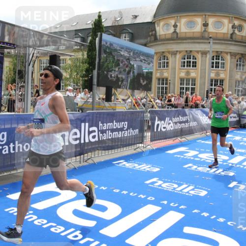 29.06.2025 - hella hamburg halbmarathon Michael Strokosch http://msf.ph/oto/8466938 29.06.2025 10:34:22 Ziel 1002, 1080, 3005, 14784, 16417 meine-sportfotos.de