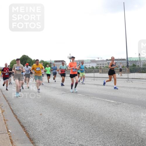 29.06.2025 - hella hamburg halbmarathon Lena Gebhardt http://msf.ph/oto/8466946 29.06.2025 10:32:34 Lombardsbrücke 1199, 622, 11972, 13335, 1199, 1237, 1640, 1987, 2059, 2349, 2943, 3022, 3365, 3422, 3653, 3660, 3670, 3707, 3753, 3778, 3822, 4314, 4365, 4446, 4605, 4857, 4924, 5496, 5658, 5743, 5783, 5871, 5941, 6218, 6228, 6252, 6312, 6315, 7135, 7239, 7308, 7309, 7387, 7468, 7531, 7535, 7570, 7633, 7702, 7749, 7750, 8124, 8127, 8175, 8303, 8625, 8787, 8840, 8914, 8993, 9010, 9125, 9188, 9206, 10002, 10013, 10048, 10277 meine-sportfotos.de