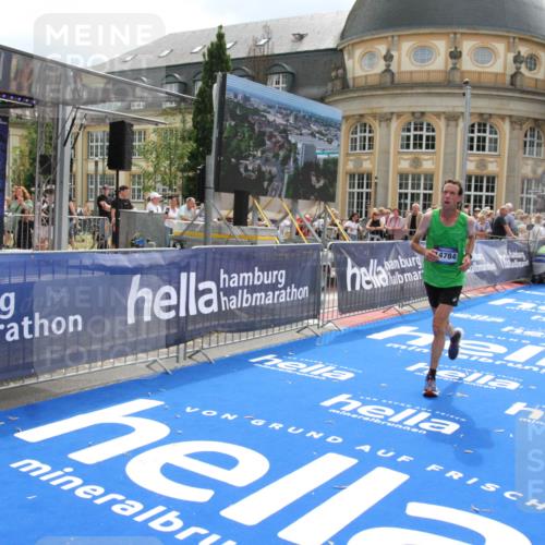 29.06.2025 - hella hamburg halbmarathon Michael Strokosch http://msf.ph/oto/8466957 29.06.2025 10:34:23 Ziel 1002, 1080, 3005, 5550, 14784, 16417 meine-sportfotos.de