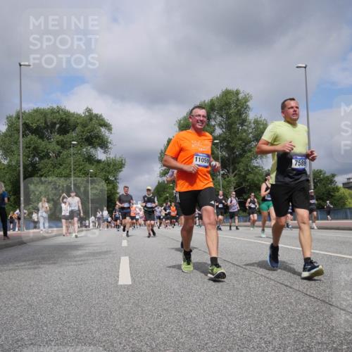 29.06.2025 - hella hamburg halbmarathon Luisa Fischer http://msf.ph/oto/8466972 29.06.2025 10:42:17 Kennedybrücke 11059, 496, 7589, 1451, 1856, 1883, 2524, 2534, 2660, 3307, 3726, 4028, 4410, 4603, 4964, 5617, 5684, 5735, 7341, 7350, 7589 meine-sportfotos.de
