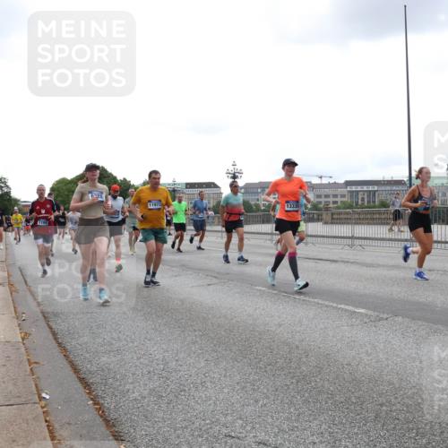 29.06.2025 - hella hamburg halbmarathon Lena Gebhardt http://msf.ph/oto/8466997 29.06.2025 10:32:35 Lombardsbrücke 1199, 6228, 11972, 13335, 1199, 1237, 1640, 1987, 2059, 2349, 2943, 3022, 3365, 3422, 3653, 3660, 3670, 3707, 3753, 3778, 3822, 4314, 4365, 4446, 4605, 4857, 4924, 5496, 5658, 5743, 5783, 5871, 5941, 6218, 6228, 6252, 6312, 6315, 7135, 7239, 7308, 7309, 7387, 7468, 7531, 7535, 7633, 7702, 7749, 7750, 8124, 8127, 8175, 8303, 8625, 8787, 8840, 8914, 8993, 9010, 9125, 9188, 9206, 10002, 10013, 10048, 10277 meine-sportfotos.de