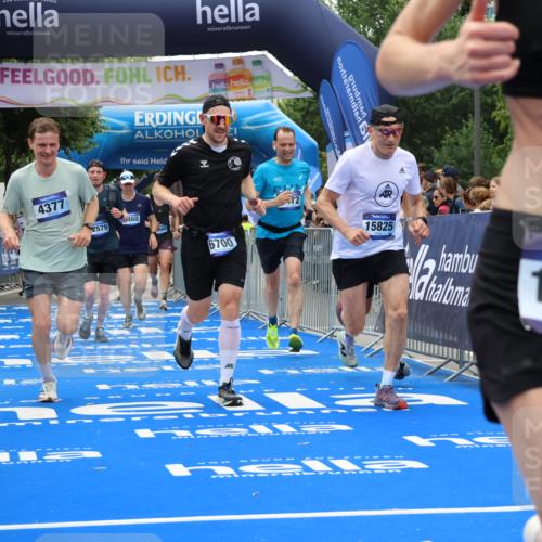 29.06.2025 - hella hamburg halbmarathon Strokosch-Dieckow http://msf.ph/oto/8467000 29.06.2025 10:47:01 Ziel 1139, 1460, 1689, 4093, 4377, 5472, 6700, 7908, 9794, 10122, 12579, 13728, 14385, 14415, 14449, 14594, 14783, 15684, 15825, 16081, 17979 meine-sportfotos.de