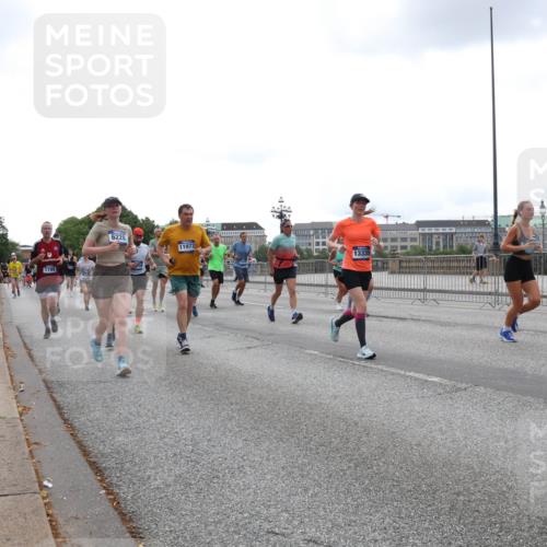 29.06.2025 - hella hamburg halbmarathon Lena Gebhardt http://msf.ph/oto/8467043 29.06.2025 10:32:35 Lombardsbrücke 1199, 6228, 11972, 13335, 1199, 1237, 1640, 1987, 2059, 2349, 2943, 3022, 3365, 3422, 3653, 3660, 3670, 3707, 3753, 3778, 3822, 4314, 4365, 4446, 4605, 4857, 4924, 5496, 5658, 5743, 5783, 5871, 5941, 6218, 6228, 6252, 6312, 6315, 7135, 7239, 7308, 7309, 7387, 7468, 7531, 7535, 7633, 7702, 7749, 7750, 8124, 8127, 8175, 8303, 8625, 8787, 8840, 8914, 8993, 9010, 9125, 9188, 9206, 10002, 10013, 10048, 10277 meine-sportfotos.de