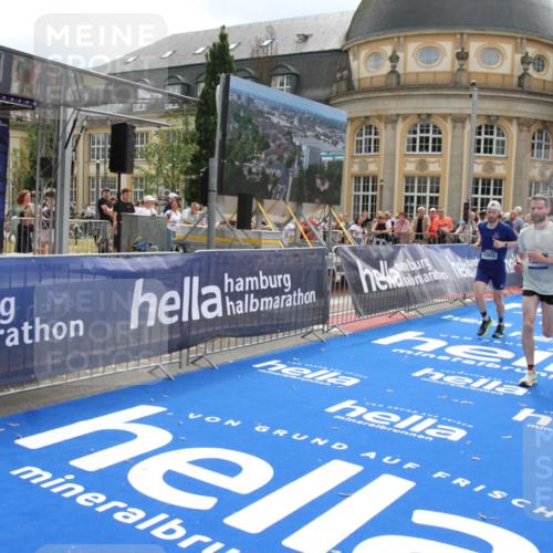 29.06.2025 - hella hamburg halbmarathon Michael Strokosch http://msf.ph/oto/8467052 29.06.2025 10:34:26 Ziel 1002, 5550, 9686, 14784, 16417, 18099 meine-sportfotos.de