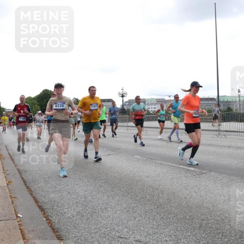 29.06.2025 - hella hamburg halbmarathon Lena Gebhardt http://msf.ph/oto/8467080 29.06.2025 10:32:35 Lombardsbrücke 1199, 6228, 11972, 5783, 1199, 1237, 1640, 1987, 2059, 2349, 2943, 3022, 3365, 3422, 3653, 3660, 3670, 3707, 3753, 3778, 3822, 4314, 4365, 4446, 4605, 4857, 4924, 5496, 5658, 5743, 5783, 5871, 5941, 6218, 6228, 6252, 6312, 6315, 7135, 7239, 7308, 7309, 7387, 7468, 7531, 7535, 7633, 7702, 7749, 7750, 8124, 8127, 8175, 8303, 8625, 8787, 8840, 8914, 8993, 9010, 9125, 9188, 9206, 10002, 10013, 10048, 10277 meine-sportfotos.de