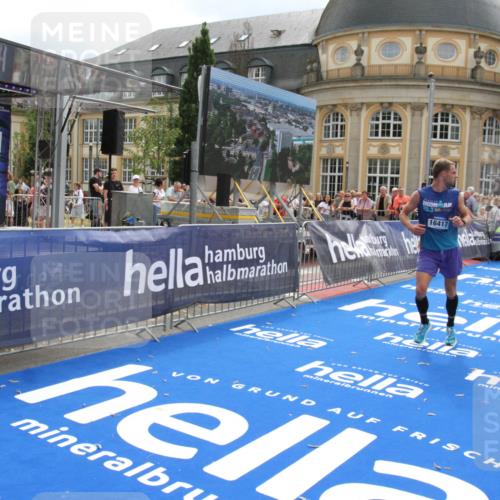 29.06.2025 - hella hamburg halbmarathon Michael Strokosch http://msf.ph/oto/8467134 29.06.2025 10:34:27 Ziel 1002, 5550, 6305, 9686, 16417, 18099 meine-sportfotos.de