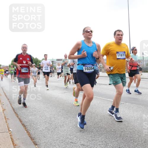 29.06.2025 - hella hamburg halbmarathon Lena Gebhardt http://msf.ph/oto/8467286 29.06.2025 10:32:37 Lombardsbrücke 1199, 16187, 15, 10354, 11972, 1078, 1199, 1237, 1640, 1732, 1987, 2059, 2276, 2349, 2943, 3022, 3365, 3422, 3653, 3660, 3670, 3707, 3753, 3778, 4314, 4365, 4446, 4605, 4857, 5496, 5658, 5743, 5783, 5871, 5941, 6040, 6218, 6228, 6252, 6312, 6315, 7239, 7308, 7309, 7387, 7468, 7531, 7535, 7633, 7702, 7749, 7750, 8124, 8127, 8175, 8303, 8625, 8787, 8839, 8840, 8914, 8993, 9010, 9034, 9125, 9188, 9206, 9542, 10002, 10013, 10048, 10277, 11756 meine-sportfotos.de