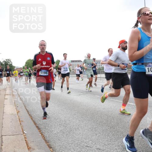 29.06.2025 - hella hamburg halbmarathon Lena Gebhardt http://msf.ph/oto/8467352 29.06.2025 10:32:37 Lombardsbrücke 6711, 1199, 15071, 16187, 2536, 10354, 11972, 1078, 1199, 1237, 1640, 1732, 1987, 2059, 2276, 2349, 2943, 3022, 3365, 3422, 3653, 3660, 3670, 3707, 3753, 3778, 4314, 4365, 4446, 4605, 4857, 5496, 5658, 5743, 5783, 5871, 5941, 6040, 6218, 6228, 6252, 6312, 6315, 7239, 7308, 7309, 7387, 7468, 7531, 7535, 7633, 7702, 7749, 7750, 8124, 8127, 8175, 8303, 8625, 8787, 8839, 8840, 8914, 8993, 9010, 9034, 9125, 9188, 9206, 9542, 10002, 10013, 10048, 10277, 11756 meine-sportfotos.de