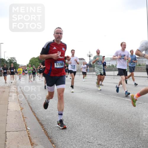 29.06.2025 - hella hamburg halbmarathon Lena Gebhardt http://msf.ph/oto/8467378 29.06.2025 10:32:37 Lombardsbrücke 1199, 16187, 15071, 15847, 17034, 1078, 1199, 1237, 1640, 1732, 1987, 2059, 2276, 2349, 2943, 3022, 3365, 3422, 3653, 3660, 3670, 3707, 3753, 3778, 4314, 4365, 4446, 4605, 4857, 5496, 5658, 5743, 5783, 5871, 5941, 6040, 6218, 6228, 6252, 6312, 6315, 7239, 7308, 7309, 7387, 7468, 7531, 7535, 7633, 7702, 7749, 7750, 8124, 8127, 8175, 8303, 8625, 8787, 8839, 8840, 8914, 8993, 9010, 9034, 9125, 9188, 9206, 9542, 10002, 10013, 10048, 10277, 11756 meine-sportfotos.de