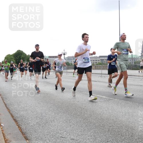 29.06.2025 - hella hamburg halbmarathon Lena Gebhardt http://msf.ph/oto/8467529 29.06.2025 10:32:39 Lombardsbrücke 6718, 16727, 13391, 16187, 10624, 15071, 15, 1078, 1199, 1237, 1640, 1732, 1987, 2059, 2276, 2349, 2943, 3022, 3365, 3422, 3653, 3660, 3670, 3707, 3708, 3753, 3778, 4314, 4365, 4446, 4605, 4857, 5658, 5743, 5783, 5871, 5941, 6040, 6228, 6312, 6315, 6861, 7308, 7309, 7387, 7468, 7531, 7633, 7702, 7749, 7750, 8124, 8127, 8170, 8175, 8303, 8625, 8787, 8839, 8840, 8914, 8993, 9010, 9034, 9125, 9188, 9206, 9542, 10002, 10013, 10048, 10277, 11756, 12423, 12424 meine-sportfotos.de