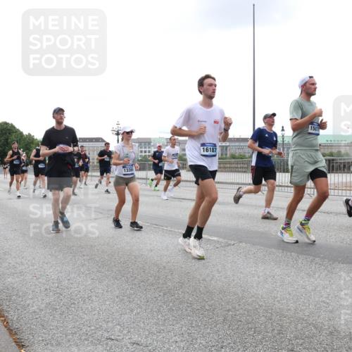 29.06.2025 - hella hamburg halbmarathon Lena Gebhardt http://msf.ph/oto/8467547 29.06.2025 10:32:39 Lombardsbrücke 6727, 7749, 13391, 12470, 1507, 16187, 15, 1078, 1199, 1237, 1640, 1732, 1987, 2059, 2276, 2349, 2943, 3022, 3365, 3422, 3653, 3660, 3670, 3707, 3708, 3753, 3778, 4314, 4365, 4446, 4605, 4857, 5658, 5743, 5783, 5871, 5941, 6040, 6228, 6312, 6315, 6861, 7308, 7309, 7387, 7468, 7531, 7633, 7702, 7749, 7750, 8124, 8127, 8170, 8175, 8303, 8625, 8787, 8839, 8840, 8914, 8993, 9010, 9034, 9125, 9188, 9206, 9542, 10002, 10013, 10048, 10277, 11756, 12423, 12424 meine-sportfotos.de