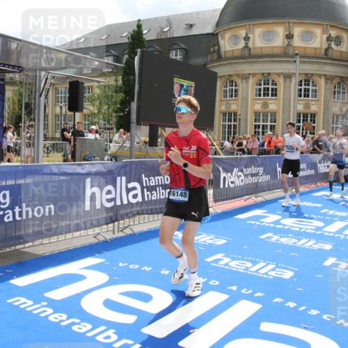 29.06.2025 - hella hamburg halbmarathon Michael Strokosch http://msf.ph/oto/8467570 29.06.2025 10:34:42 Ziel 5152, 5554, 6169, 6878, 8395, 11661, 14289, 14603, 15887, 16148, 17014, 18026 meine-sportfotos.de