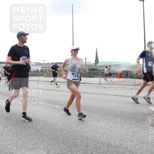 29.06.2025 - hella hamburg halbmarathon Lena Gebhardt http://msf.ph/oto/8467743 29.06.2025 10:32:40 Lombardsbrücke 1699, 365, 13391, 10624, 1618, 1078, 1199, 1237, 1640, 1732, 1987, 2059, 2276, 2349, 2943, 3022, 3365, 3422, 3653, 3660, 3670, 3707, 3708, 3753, 3778, 4365, 4446, 4555, 4605, 4857, 5783, 5871, 5941, 6040, 6228, 6312, 6315, 6861, 7308, 7309, 7387, 7468, 7531, 7633, 7702, 7749, 7750, 8124, 8127, 8170, 8175, 8303, 8625, 8787, 8839, 8840, 8914, 8993, 9010, 9034, 9125, 9188, 9206, 9542, 9768, 10002, 10013, 10048, 10277, 11756, 12423, 12424 meine-sportfotos.de