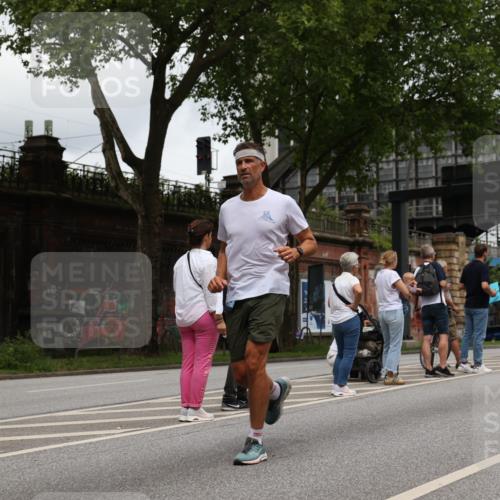 29.06.2025 - hella hamburg halbmarathon Yannick Fuchs http://msf.ph/oto/8467777 29.06.2025 10:57:25 20KM 1184, 1316, 1722, 1724, 1940, 1992, 2424, 3360, 4370, 4665, 5305, 5511, 5734, 6631, 7243, 7333, 8469, 8478, 8822, 9124, 9439, 9681, 9899, 10128, 10766, 10866, 11402, 11527, 12316, 12513, 13528, 13551, 14313, 15137, 15516, 15550, 16371, 16426, 16478, 16639, 16872, 17071, 17757, 17890, 17894, 18028, 18122, 18355, 18359, 18452 meine-sportfotos.de