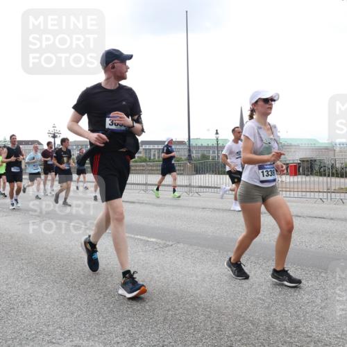 29.06.2025 - hella hamburg halbmarathon Lena Gebhardt http://msf.ph/oto/8467797 29.06.2025 10:32:40 Lombardsbrücke 7749, 9010, 16999, 300, 1339, 1078, 1199, 1237, 1640, 1732, 1987, 2059, 2276, 2349, 2943, 3022, 3365, 3422, 3653, 3660, 3670, 3707, 3708, 3753, 3778, 4365, 4446, 4555, 4605, 4857, 5783, 5871, 5941, 6040, 6228, 6312, 6315, 6861, 7308, 7309, 7387, 7468, 7531, 7633, 7702, 7749, 7750, 8124, 8127, 8170, 8175, 8303, 8625, 8787, 8839, 8840, 8914, 8993, 9010, 9034, 9125, 9188, 9206, 9542, 9768, 10002, 10013, 10048, 10277, 11756, 12423, 12424 meine-sportfotos.de
