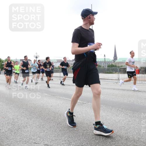 29.06.2025 - hella hamburg halbmarathon Lena Gebhardt http://msf.ph/oto/8467858 29.06.2025 10:32:41 Lombardsbrücke 6727, 7749, 9010, 6898, 16999, 18700, 133, 1078, 1199, 1237, 1640, 1732, 1987, 2059, 2276, 3022, 3365, 3422, 3653, 3660, 3670, 3707, 3708, 3753, 3778, 4365, 4446, 4555, 4857, 5783, 5871, 5941, 6040, 6228, 6312, 6315, 6861, 7308, 7309, 7387, 7468, 7531, 7633, 7702, 7749, 7750, 8124, 8127, 8170, 8175, 8303, 8625, 8787, 8839, 8840, 8914, 8993, 9010, 9034, 9125, 9188, 9206, 9471, 9542, 9768, 10002, 10013, 10048, 10277, 11756, 12423, 12424 meine-sportfotos.de
