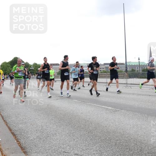 29.06.2025 - hella hamburg halbmarathon Lena Gebhardt http://msf.ph/oto/8467907 29.06.2025 10:32:41 Lombardsbrücke 16898, 6718, 77497, 18706, 6727, 16999, 1078, 1199, 1237, 1640, 1732, 1987, 2059, 2276, 3022, 3365, 3422, 3653, 3660, 3670, 3707, 3708, 3753, 3778, 4365, 4446, 4555, 4857, 5783, 5871, 5941, 6040, 6228, 6312, 6315, 6861, 7308, 7309, 7387, 7468, 7531, 7633, 7702, 7749, 7750, 8124, 8127, 8170, 8175, 8303, 8625, 8787, 8839, 8840, 8914, 8993, 9010, 9034, 9125, 9188, 9206, 9471, 9542, 9768, 10002, 10013, 10048, 10277, 11756, 12423, 12424 meine-sportfotos.de