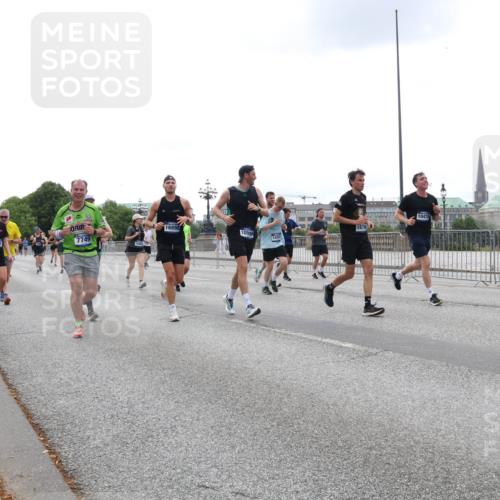 29.06.2025 - hella hamburg halbmarathon Lena Gebhardt http://msf.ph/oto/8467944 29.06.2025 10:32:41 Lombardsbrücke 6718, 6727, 16898, 16999, 7749, 14301, 10470, 1078, 1199, 1237, 1640, 1732, 1987, 2059, 2276, 3022, 3365, 3422, 3653, 3660, 3670, 3707, 3708, 3753, 3778, 4365, 4446, 4555, 4857, 5783, 5871, 5941, 6040, 6228, 6312, 6315, 6861, 7308, 7309, 7387, 7468, 7531, 7633, 7702, 7749, 7750, 8124, 8127, 8170, 8175, 8303, 8625, 8787, 8839, 8840, 8914, 8993, 9010, 9034, 9125, 9188, 9206, 9471, 9542, 9768, 10002, 10013, 10048, 10277, 11756, 12423, 12424 meine-sportfotos.de