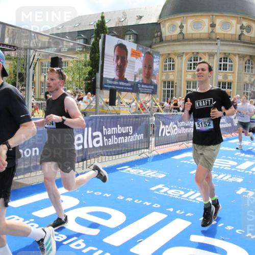 29.06.2025 - hella hamburg halbmarathon Michael Strokosch http://msf.ph/oto/8467953 29.06.2025 10:34:48 Ziel 1217, 1562, 2879, 5048, 5152, 5554, 6878, 8395, 12369, 14289, 14388, 14549, 14603, 14629, 15991, 17014, 18237 meine-sportfotos.de