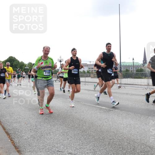 29.06.2025 - hella hamburg halbmarathon Lena Gebhardt http://msf.ph/oto/8468079 29.06.2025 10:32:42 Lombardsbrücke 6718, 10470, 171, 16898, 1699, 7749, 6727, 1078, 1199, 1237, 1640, 1732, 2059, 2276, 3022, 3365, 3422, 3653, 3660, 3670, 3707, 3708, 3753, 3778, 4365, 4446, 4555, 4857, 5783, 5871, 5941, 6040, 6228, 6312, 6315, 6861, 7308, 7309, 7387, 7468, 7531, 7633, 7702, 7749, 7750, 8124, 8127, 8170, 8175, 8303, 8625, 8787, 8839, 8840, 8914, 8993, 9010, 9034, 9125, 9188, 9206, 9471, 9542, 9768, 10002, 10013, 10048, 10277, 11756, 12423, 12424 meine-sportfotos.de