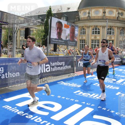 29.06.2025 - hella hamburg halbmarathon Michael Strokosch http://msf.ph/oto/8468083 29.06.2025 10:34:50 Ziel 1217, 1562, 2879, 5048, 5152, 5554, 7466, 12204, 12369, 14388, 14549, 14603, 14629, 14952, 15991, 17014, 18237, 18419 meine-sportfotos.de