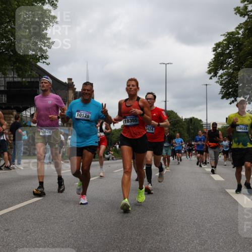 29.06.2025 - hella hamburg halbmarathon Yannick Fuchs http://msf.ph/oto/8468114 29.06.2025 10:57:26 20KM 1184, 1316, 1722, 1724, 1940, 1992, 2424, 3360, 4370, 4665, 5305, 5511, 5734, 6631, 7243, 7333, 8469, 8478, 8822, 9124, 9439, 9681, 9899, 10128, 10766, 10866, 11402, 11527, 11771, 12315, 12316, 12513, 13528, 13551, 14313, 15137, 15516, 15550, 16371, 16426, 16478, 16639, 16872, 17071, 17757, 17890, 17894, 18028, 18122, 18355, 18452 meine-sportfotos.de