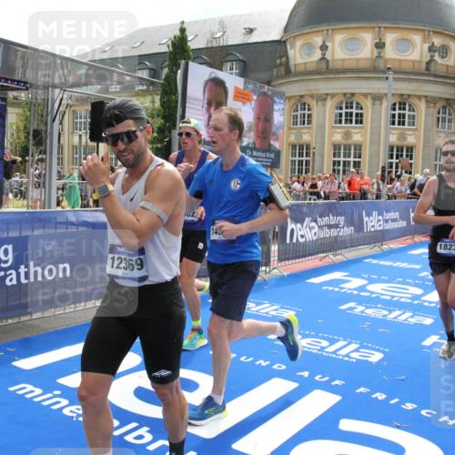 29.06.2025 - hella hamburg halbmarathon Michael Strokosch http://msf.ph/oto/8468138 29.06.2025 10:34:52 Ziel 1217, 1562, 2879, 5048, 7466, 12204, 12369, 14388, 14549, 14629, 14952, 15991, 18237, 18419, 18837 meine-sportfotos.de