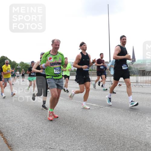 29.06.2025 - hella hamburg halbmarathon Lena Gebhardt http://msf.ph/oto/8468200 29.06.2025 10:32:43 Lombardsbrücke 6727, 6718, 01, 7749, 17167, 1699, 1070, 1078, 1199, 1237, 1640, 1732, 2059, 2276, 3365, 3391, 3422, 3653, 3660, 3670, 3707, 3708, 3753, 3778, 4365, 4446, 4555, 4857, 5110, 5783, 5871, 5941, 6040, 6228, 6312, 6315, 6861, 7308, 7309, 7387, 7468, 7531, 7633, 7702, 7749, 7750, 7982, 8124, 8127, 8170, 8175, 8303, 8625, 8787, 8839, 8840, 8914, 8993, 9010, 9034, 9125, 9143, 9188, 9206, 9471, 9542, 9768, 10002, 10013, 10048, 10277, 11756, 12423, 12424 meine-sportfotos.de