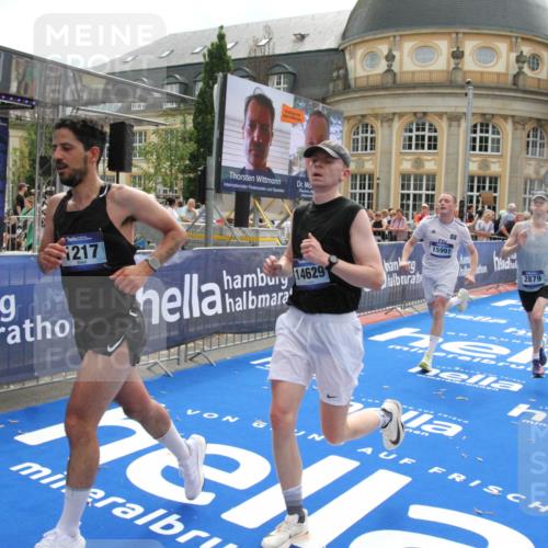 29.06.2025 - hella hamburg halbmarathon Michael Strokosch http://msf.ph/oto/8468236 29.06.2025 10:34:53 Ziel 1217, 1562, 2879, 4477, 5048, 7466, 12204, 14388, 14629, 14952, 15991, 18183, 18237, 18419, 18837 meine-sportfotos.de