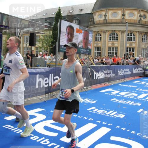 29.06.2025 - hella hamburg halbmarathon Michael Strokosch http://msf.ph/oto/8468244 29.06.2025 10:34:54 Ziel 1217, 1562, 2879, 4477, 6704, 7466, 12204, 12751, 14388, 14629, 14952, 15991, 16712, 18183, 18237, 18419, 18837 meine-sportfotos.de