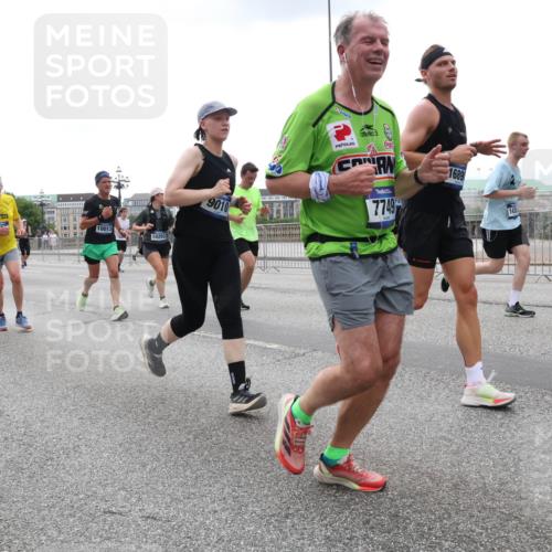 29.06.2025 - hella hamburg halbmarathon Lena Gebhardt http://msf.ph/oto/8468259 29.06.2025 10:32:43 Lombardsbrücke 6727, 10013, 10203, 9010, 7749, 1689, 169, 1078, 1199, 1237, 1640, 1732, 2059, 2276, 3365, 3391, 3422, 3653, 3660, 3670, 3707, 3708, 3753, 3778, 4365, 4446, 4555, 4857, 5110, 5783, 5871, 5941, 6040, 6228, 6312, 6315, 6861, 7308, 7309, 7387, 7468, 7531, 7633, 7702, 7749, 7750, 7982, 8124, 8127, 8170, 8175, 8303, 8625, 8787, 8839, 8840, 8914, 8993, 9010, 9034, 9125, 9143, 9188, 9206, 9471, 9542, 9768, 10002, 10013, 10048, 10277, 11756, 12423, 12424 meine-sportfotos.de