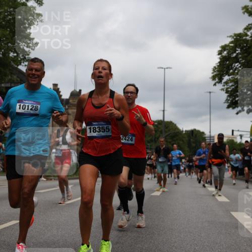 29.06.2025 - hella hamburg halbmarathon Yannick Fuchs http://msf.ph/oto/8468274 29.06.2025 10:57:27 20KM 1184, 1316, 1722, 1724, 1940, 1992, 2424, 3360, 4370, 4665, 5305, 5511, 5734, 6631, 7243, 7333, 8469, 8478, 8822, 9124, 9439, 9681, 9899, 10128, 10705, 10766, 10866, 11402, 11527, 11657, 11771, 12315, 12316, 12513, 13171, 13528, 13551, 14313, 15137, 15516, 15550, 16371, 16426, 16478, 16639, 16872, 17071, 17757, 17890, 17894, 18028, 18122, 18355, 18452 meine-sportfotos.de